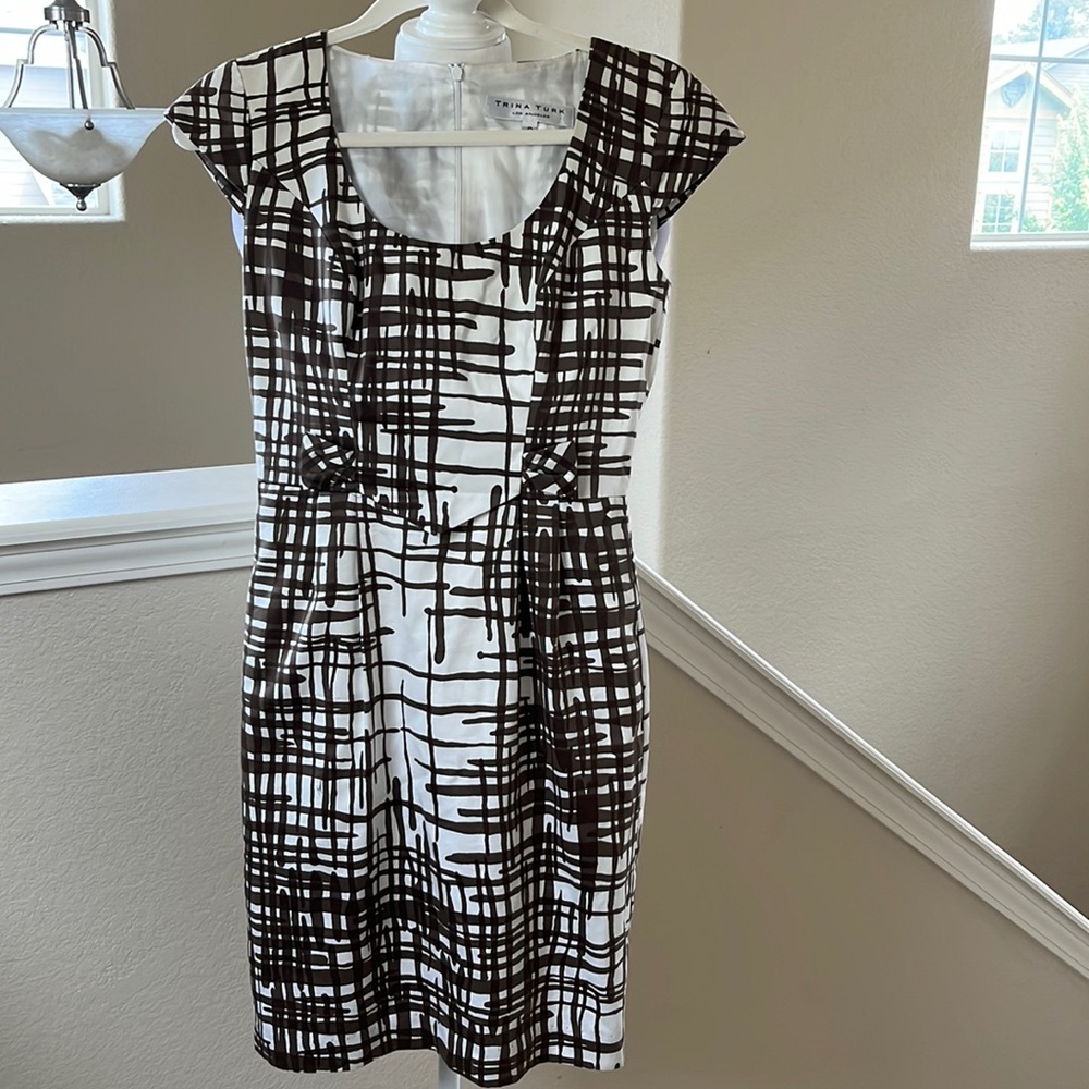 Trina Turk size 0 sheath dress